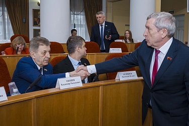 Евгений Солнцев впервые отчитался перед депутатами Заксобрания